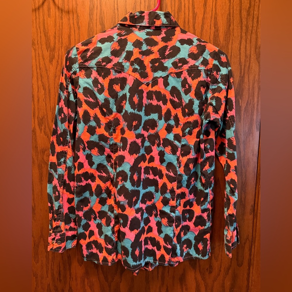 Colorful Leopard Print Button-Up Shirt - Picture 5 of 5